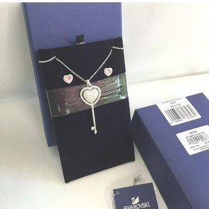 $199 Swarovski Heart set stud& necklace with charm